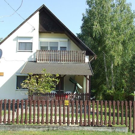 Thomas Nyaralo Villa Balatonmariafurdo Exterior photo