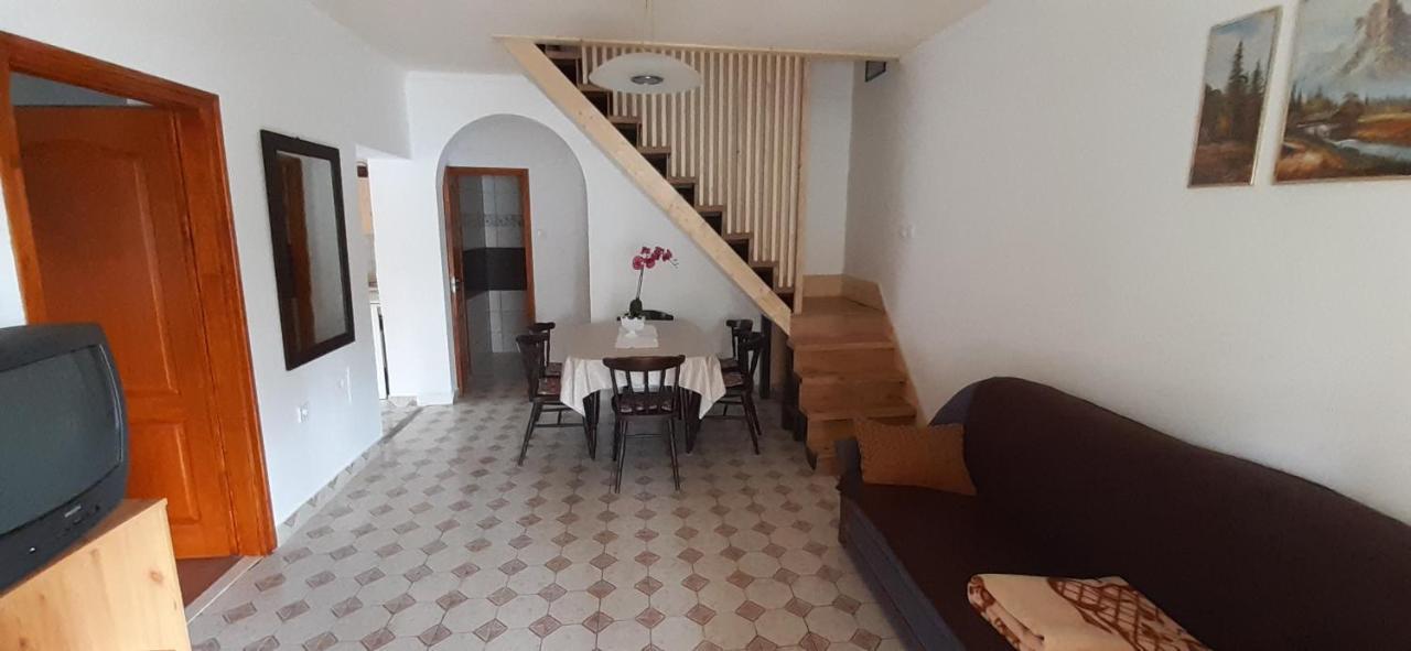 Thomas Nyaralo Villa Balatonmariafurdo Exterior photo