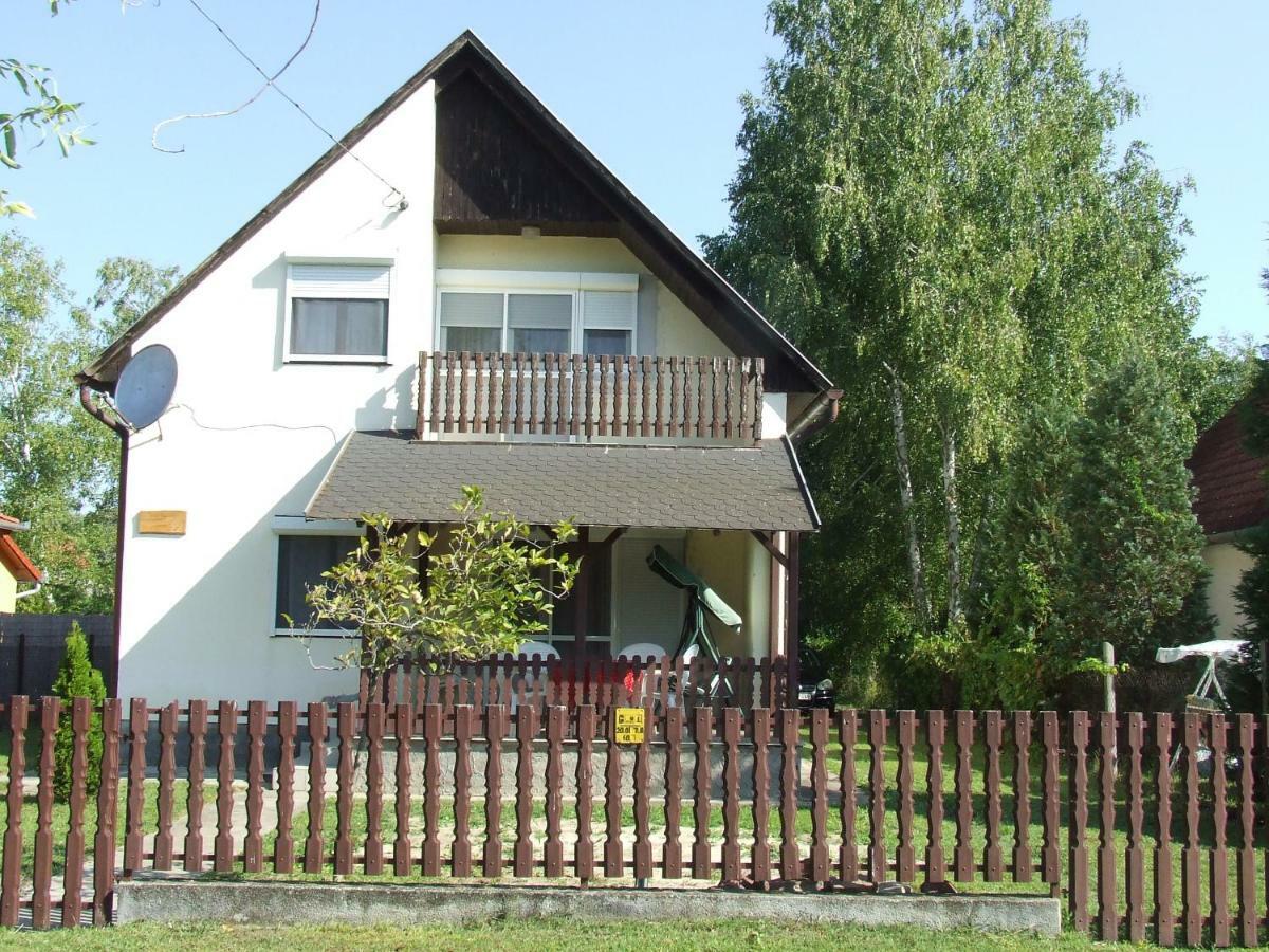 Thomas Nyaralo Villa Balatonmariafurdo Exterior photo